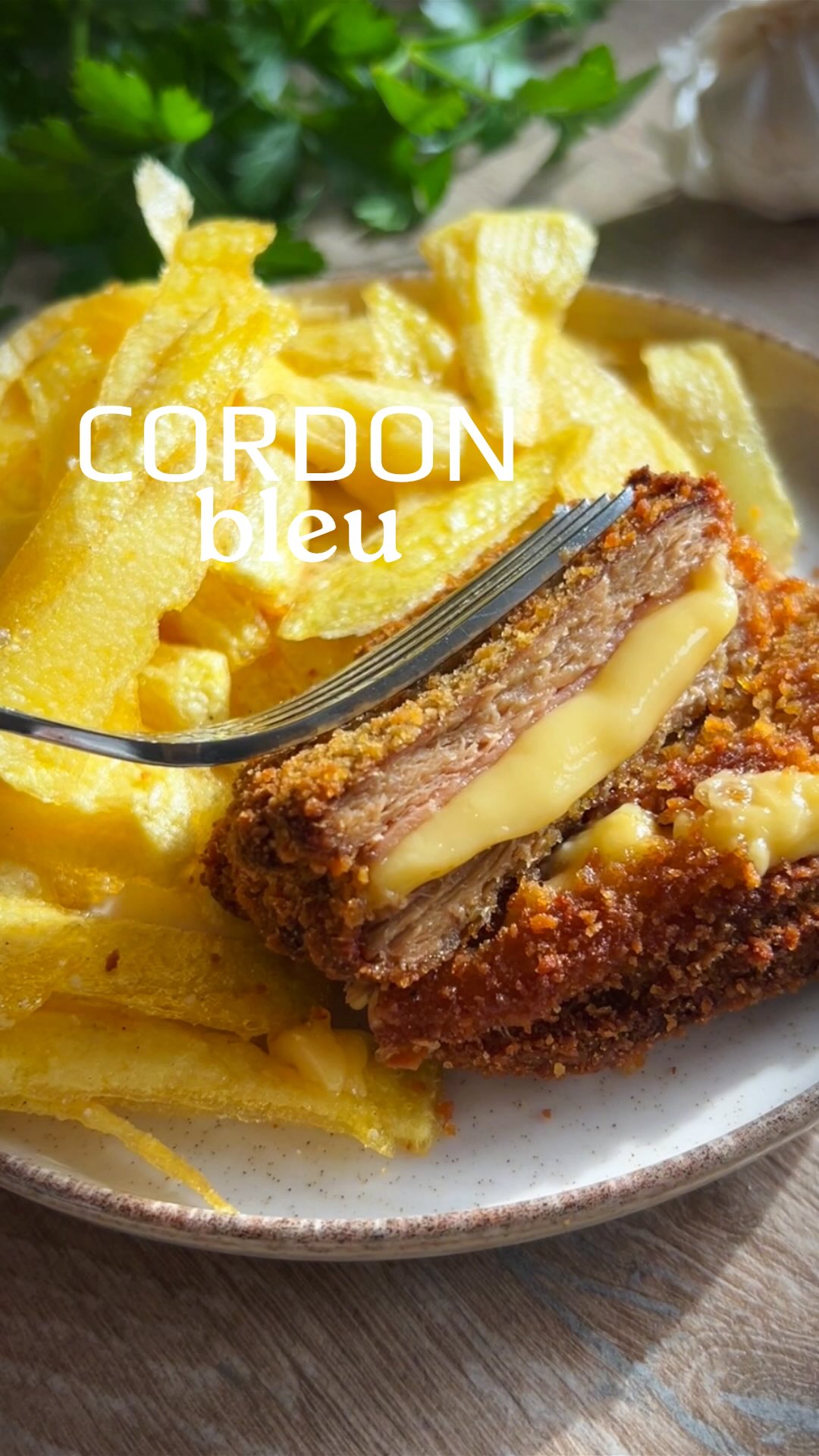 Cordon bleu vegano con salsa gravy