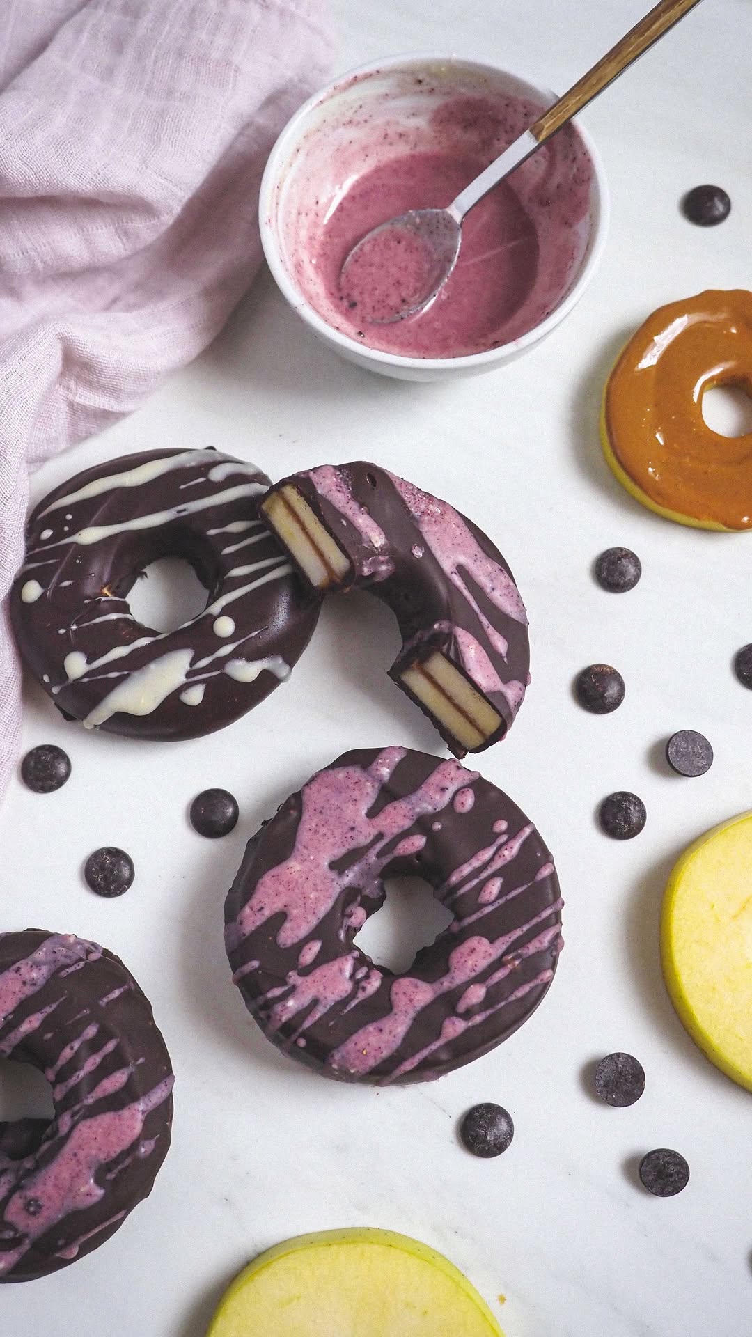 Donuts de manzana, cacahuete y chocolate