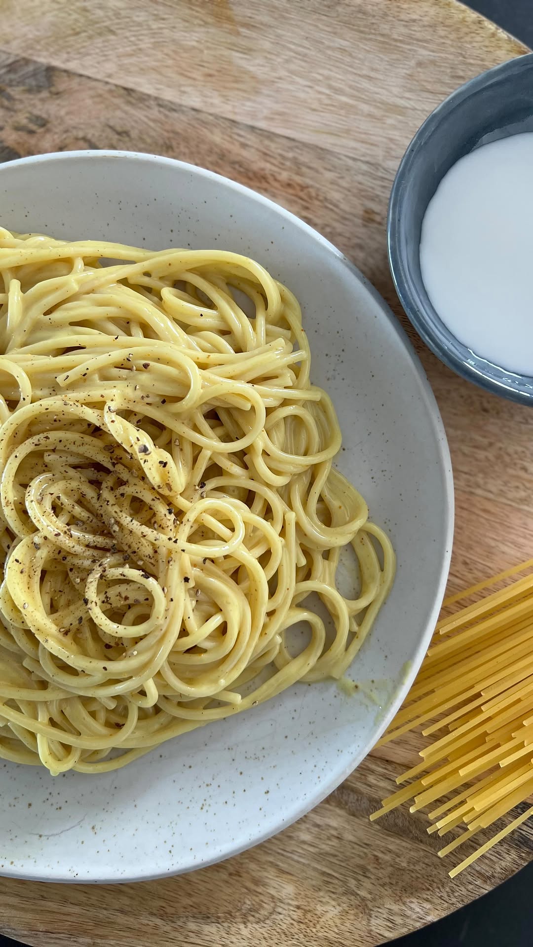 Espaguetis con salsa de coco y curry