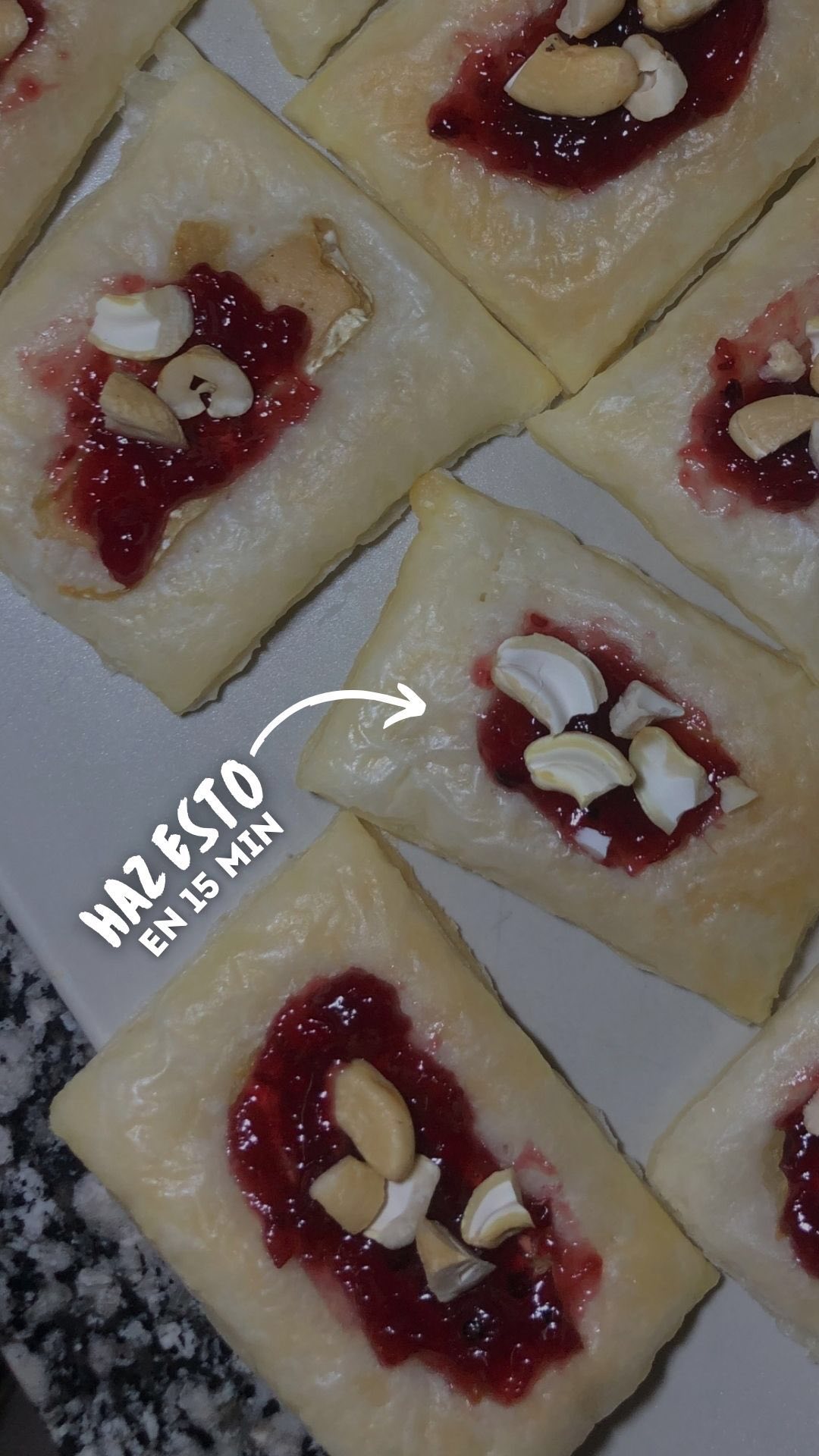 Mini hojaldres de queso y mermelada