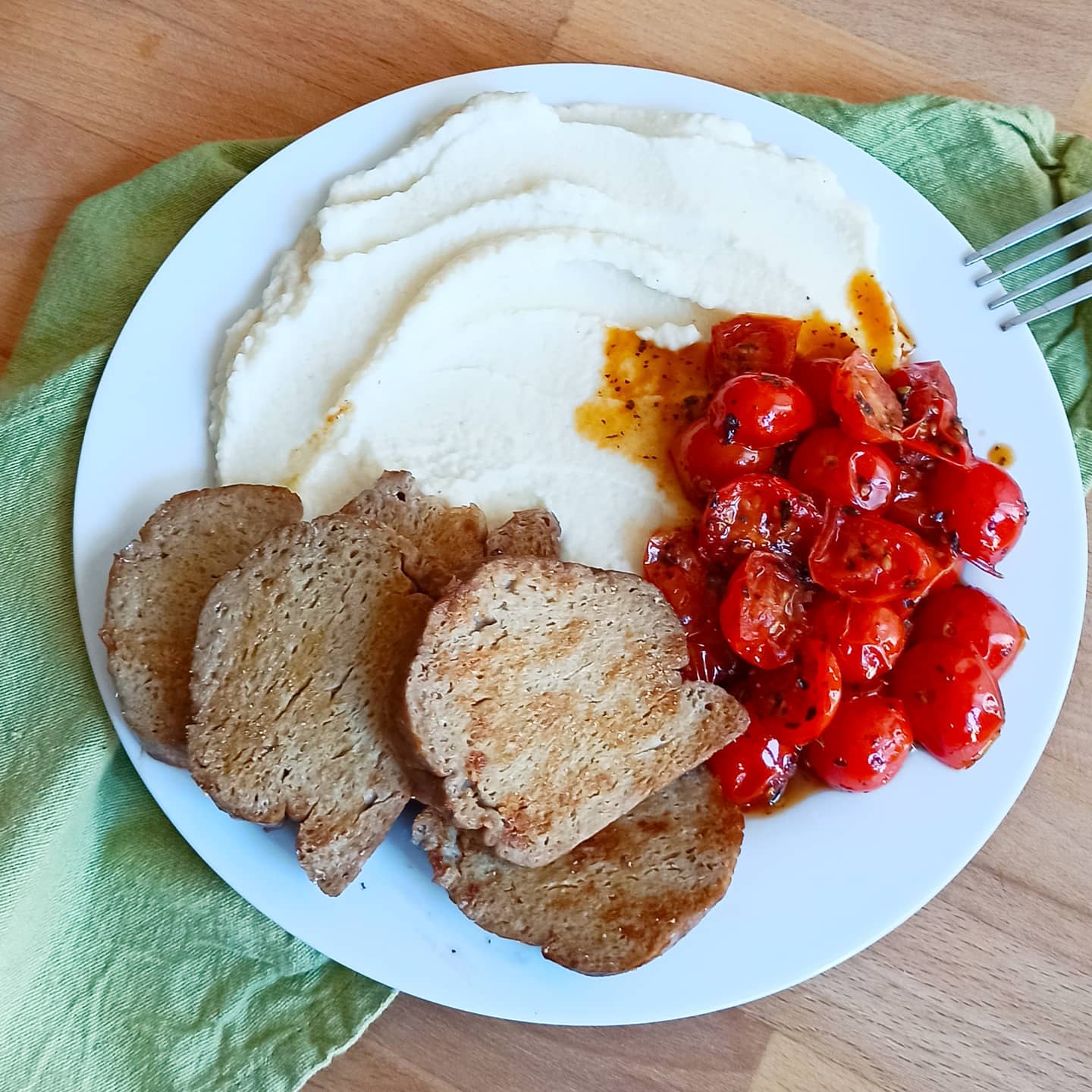 Seitán a la plancha con puré de coliflor