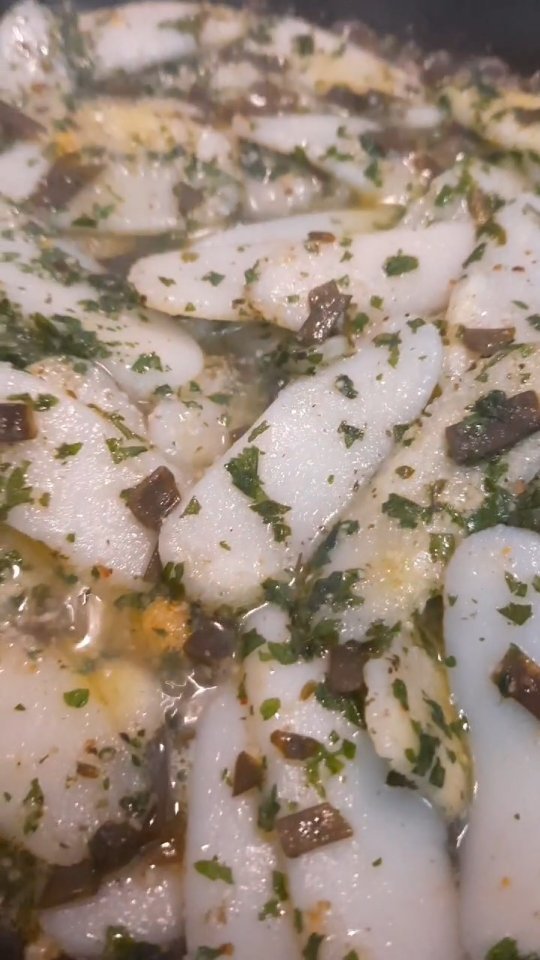 Sepia vegana con lenguas de arroz