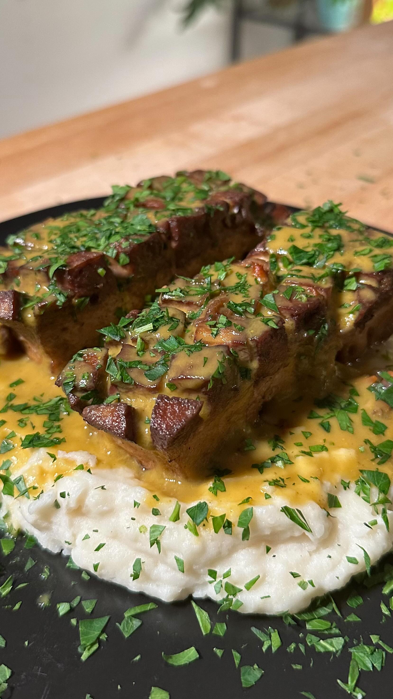 Tofu braseado con salsa gravy