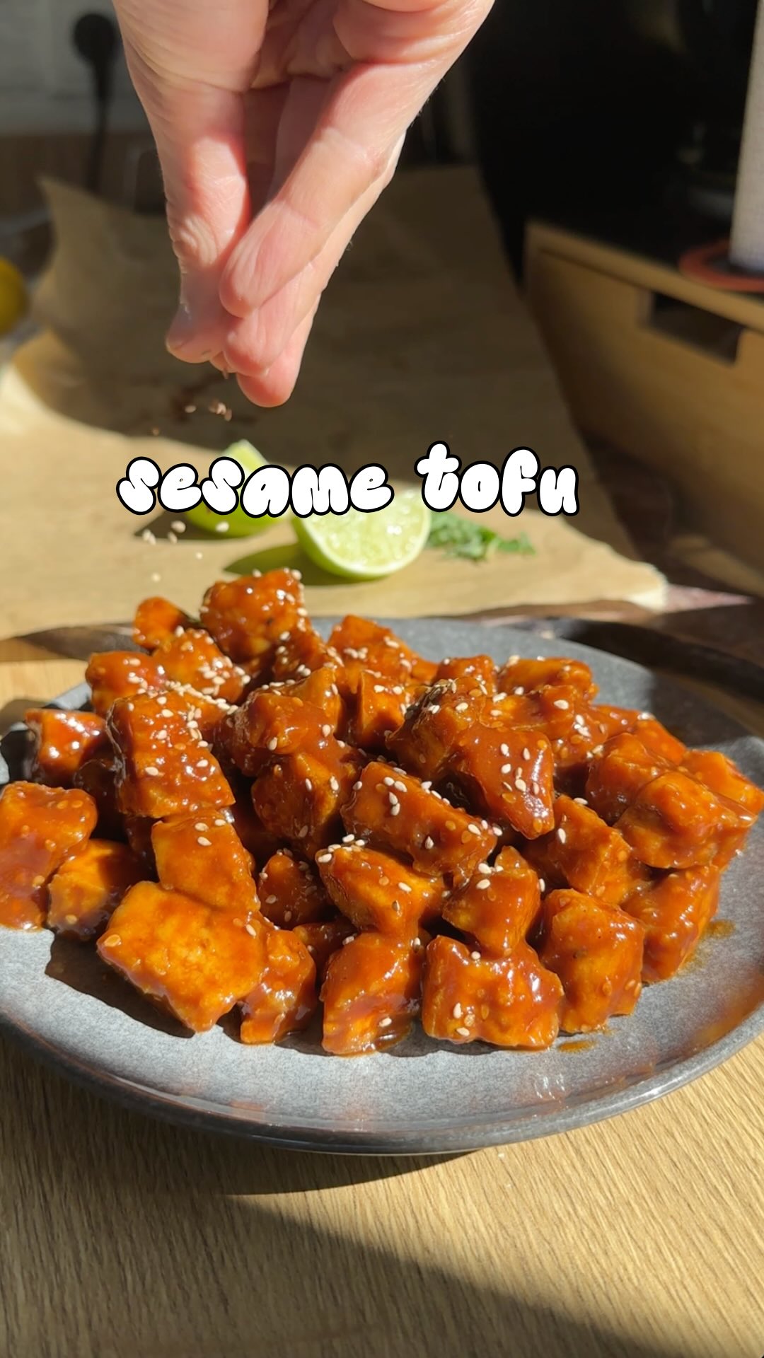 Tofu glaseado al sésamo